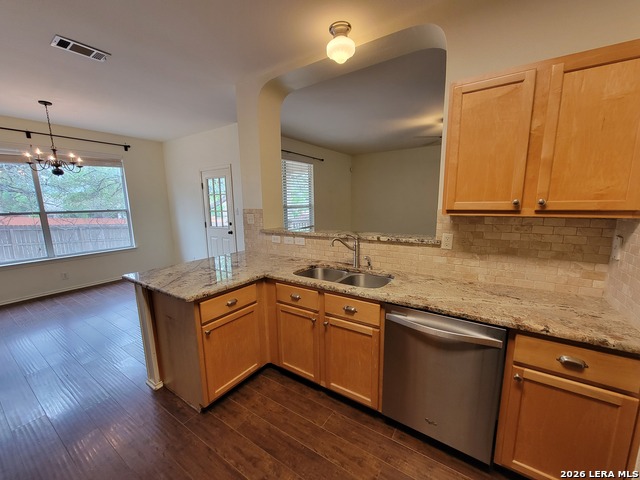 Listing photo id 6 for 3476 Dartmouth Cv