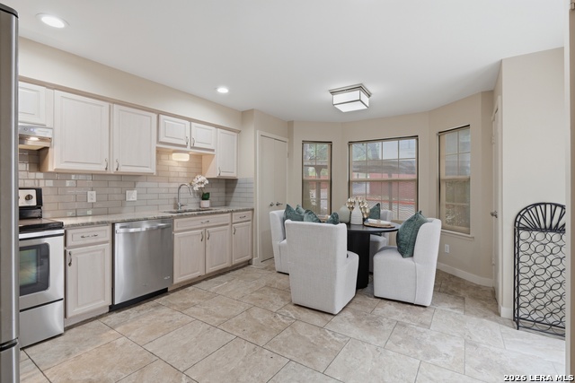 Image 11 of 31 For 7711 Callaghan  Apt 301