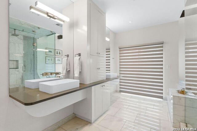 Image 16 of 31 For 215 Annie#b  B