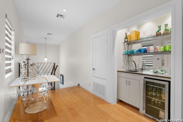 Image 17 of 31 For 215 Annie#b  B