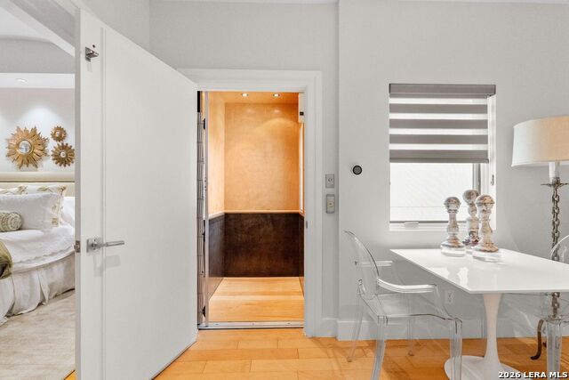 Image 18 of 31 For 215 Annie#b  B