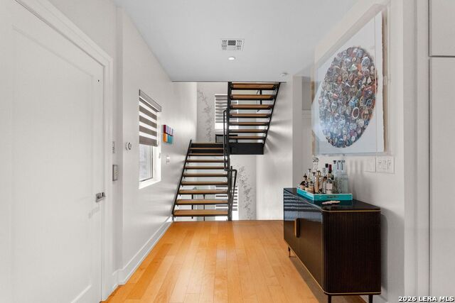 Image 19 of 31 For 215 Annie#b  B