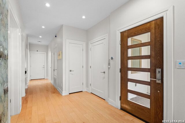 Image 25 of 31 For 215 Annie#b  B