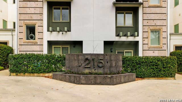 Image 30 of 31 For 215 Annie#b  B