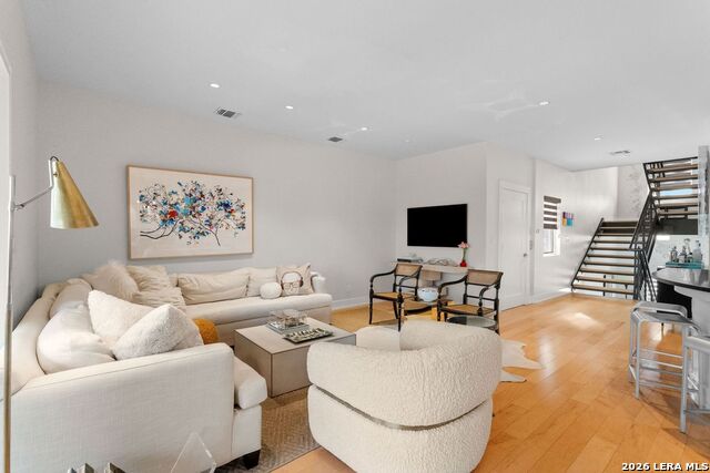 Image 7 of 31 For 215 Annie#b  B