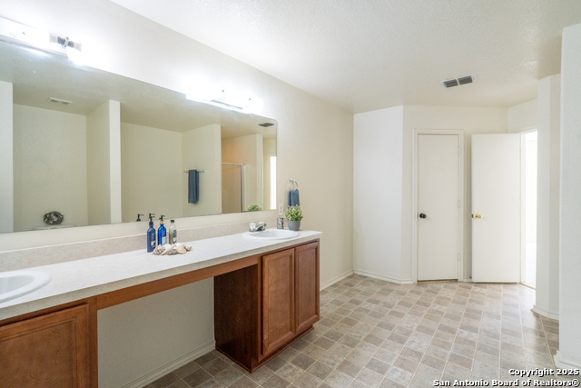 Image 39 of 51 For 13003 Southton