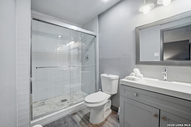 Image 19 of 24 For 13050 Cavern Park Dr