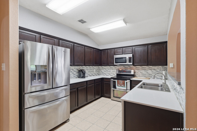 Listing photo id 5 for 2414 Dove Crossing Dr