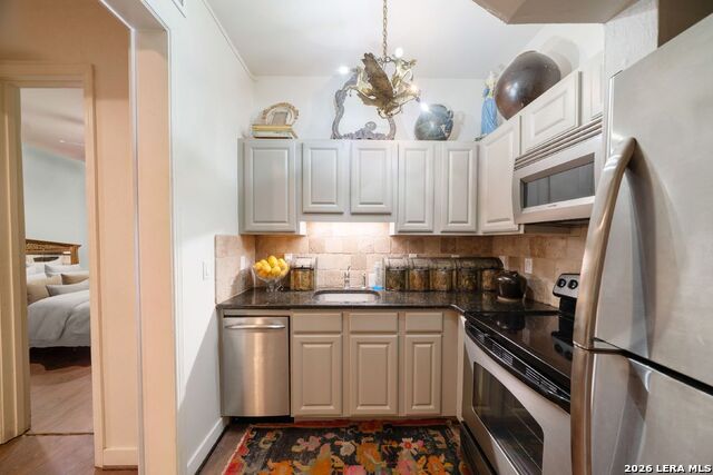 Image 5 of 13 For 7707 Broadway  19a