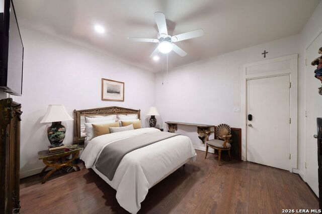 Image 7 of 13 For 7707 Broadway  19a