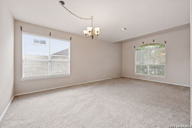 Listing photo id 10 for 918 Armour Dr