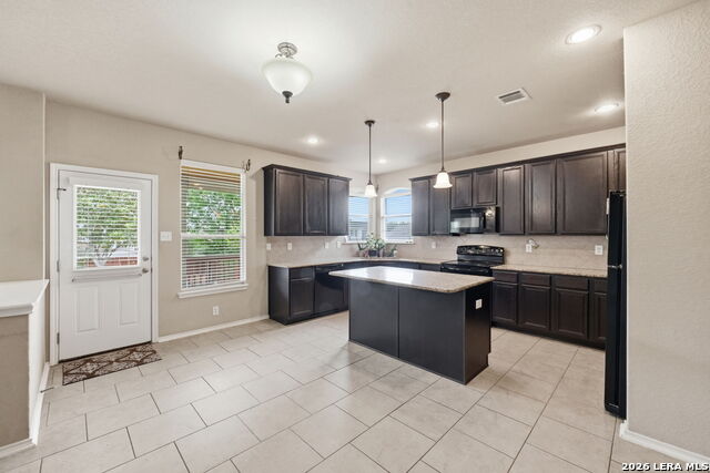 Listing photo id 16 for 918 Armour Dr