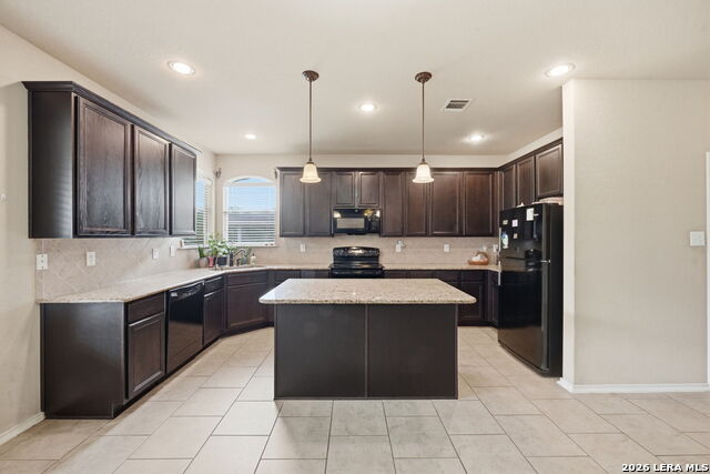 Listing photo id 17 for 918 Armour Dr