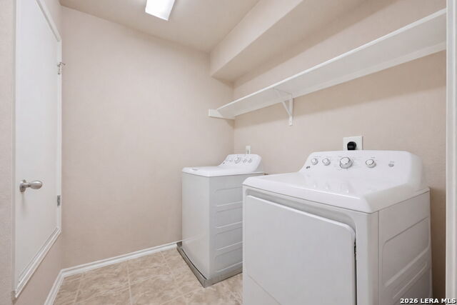 Listing photo id 35 for 918 Armour Dr