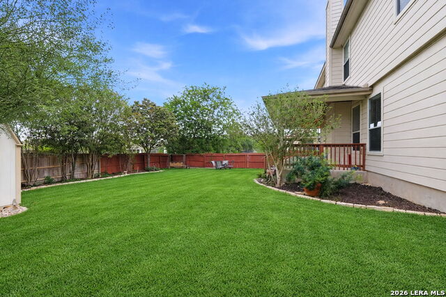 Listing photo id 36 for 918 Armour Dr