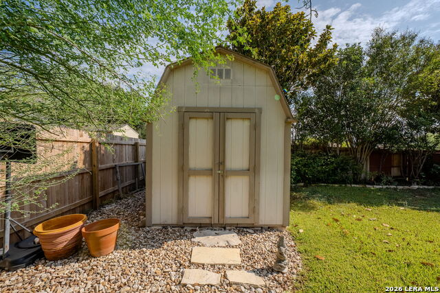 Listing photo id 37 for 918 Armour Dr