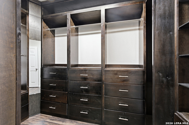 Image 32 of 51 For 922 Desert Blf