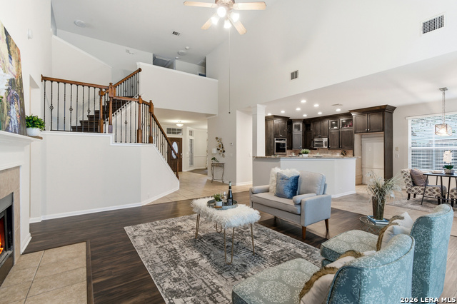 Image 4 of 51 For 922 Desert Blf