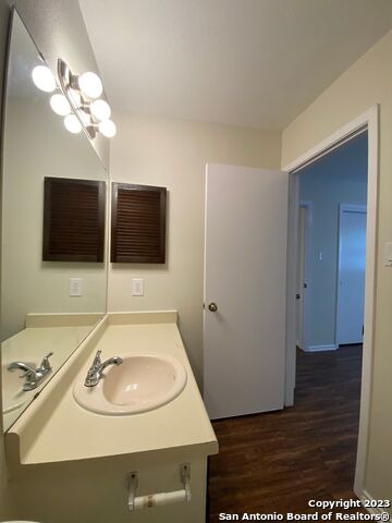 Image 21 of 24 For 7214 Rimwood St