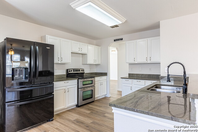 Listing photo id 8 for 228 Sophia Cir