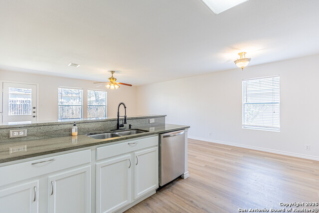 Listing photo id 9 for 228 Sophia Cir