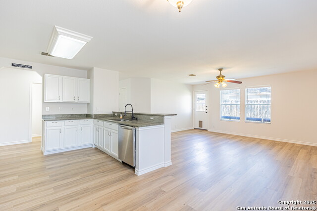 Listing photo id 10 for 228 Sophia Cir