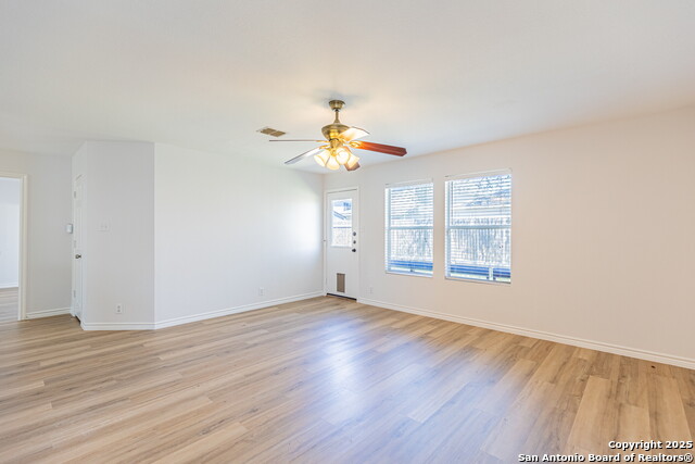 Listing photo id 11 for 228 Sophia Cir