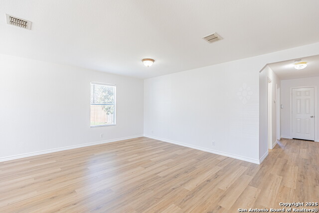 Listing photo id 2 for 228 Sophia Cir