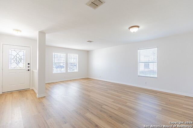 Listing photo id 3 for 228 Sophia Cir