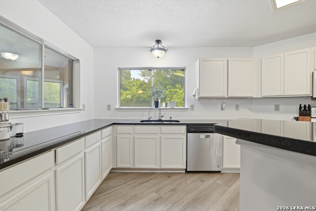 Image 12 of 35 For 17022 Irongate Rail