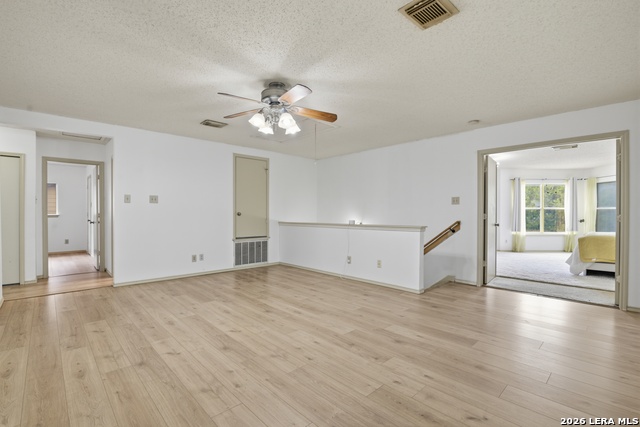 Image 14 of 35 For 17022 Irongate Rail