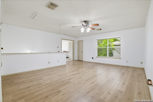 Image 16 of 35 For 17022 Irongate Rail