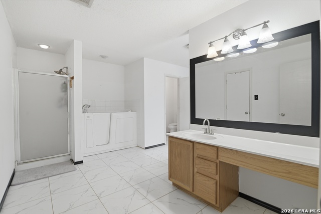 Image 20 of 35 For 17022 Irongate Rail