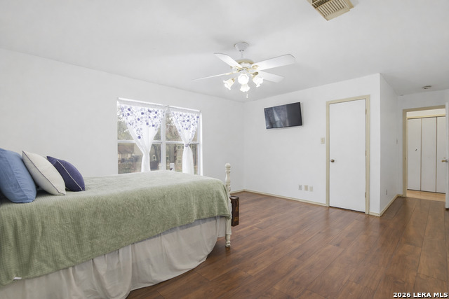 Image 22 of 35 For 17022 Irongate Rail