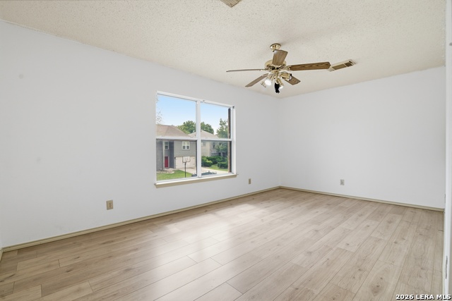 Image 24 of 35 For 17022 Irongate Rail