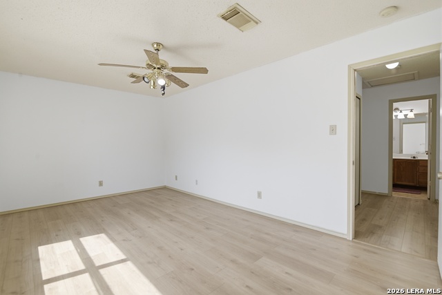 Image 25 of 35 For 17022 Irongate Rail