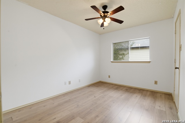 Image 26 of 35 For 17022 Irongate Rail