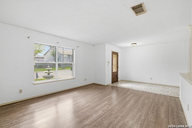 Image 9 of 35 For 17022 Irongate Rail