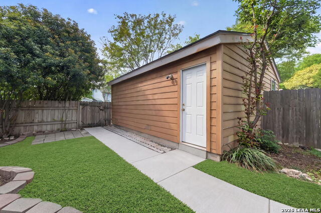 Image 4 of 23 For 11736 Spring Ridge Dr