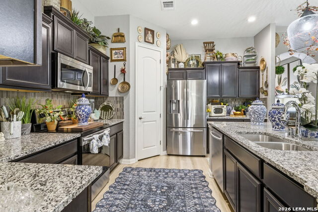 Image 17 of 47 For 238 Iron Gate