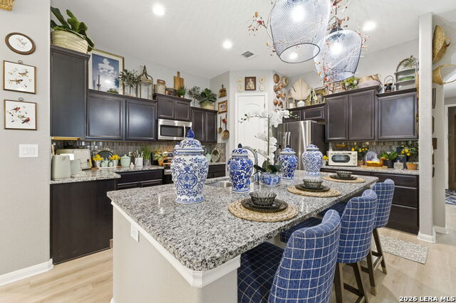 Image 18 of 47 For 238 Iron Gate