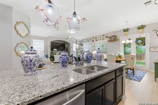 Image 22 of 47 For 238 Iron Gate