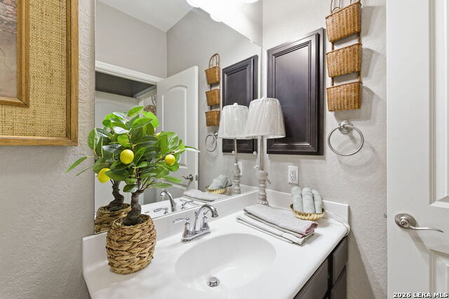 Image 32 of 47 For 238 Iron Gate