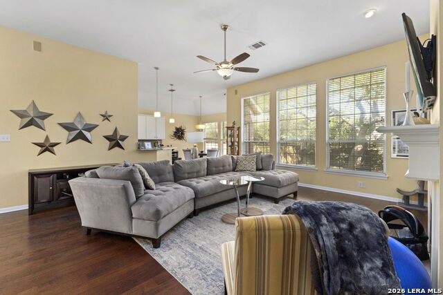 Image 11 of 41 For 15106 Grayoak Forest