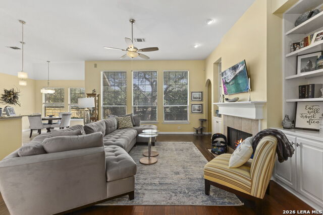 Image 12 of 41 For 15106 Grayoak Forest