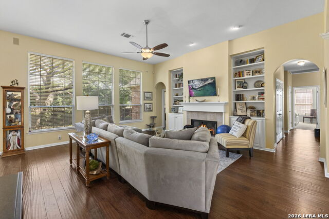 Image 13 of 41 For 15106 Grayoak Forest