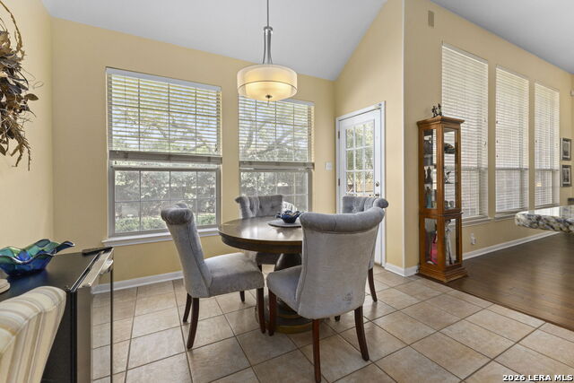 Image 16 of 41 For 15106 Grayoak Forest