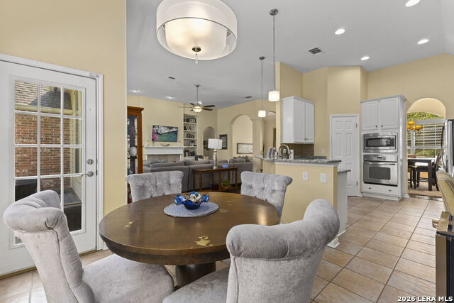 Image 17 of 41 For 15106 Grayoak Forest