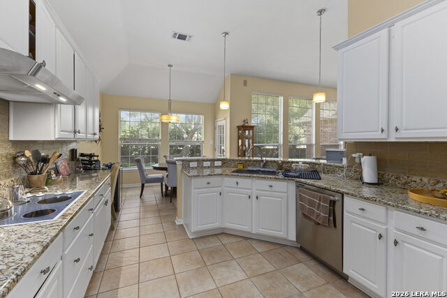 Image 20 of 41 For 15106 Grayoak Forest