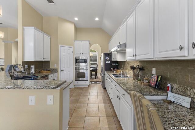 Image 22 of 41 For 15106 Grayoak Forest